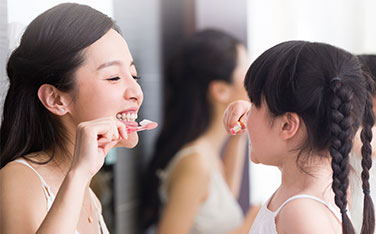 10174-6_Spring_Lifestyle_WomanChildBrushing_376x234.jpg