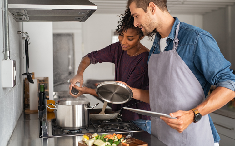 couple-cooking-together-752x468-new.jpg