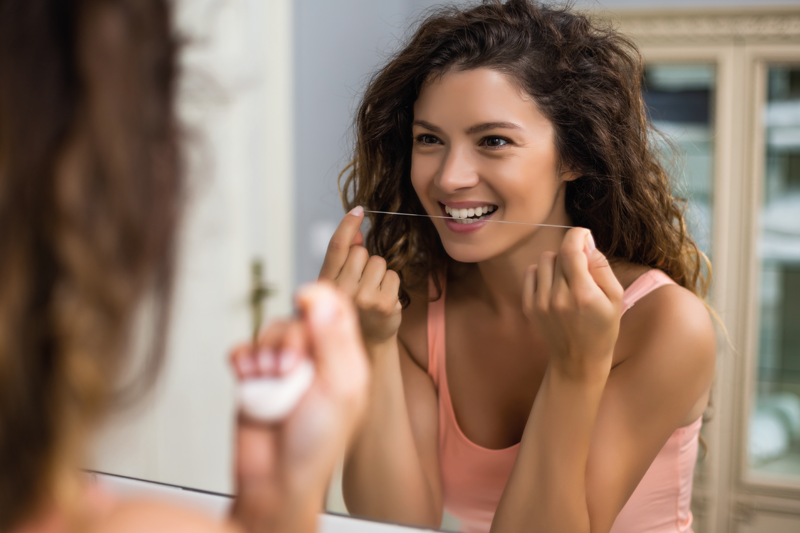 woman-flossing-in-mirror-800x533.png