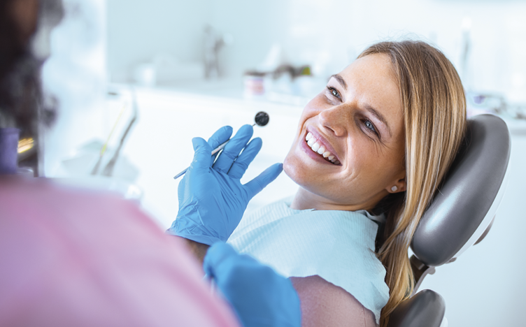 woman-in-dental-chair-752x468.png