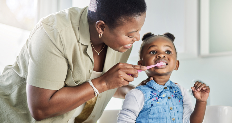 woman-brushing-girls-teeth-752x400.jpg