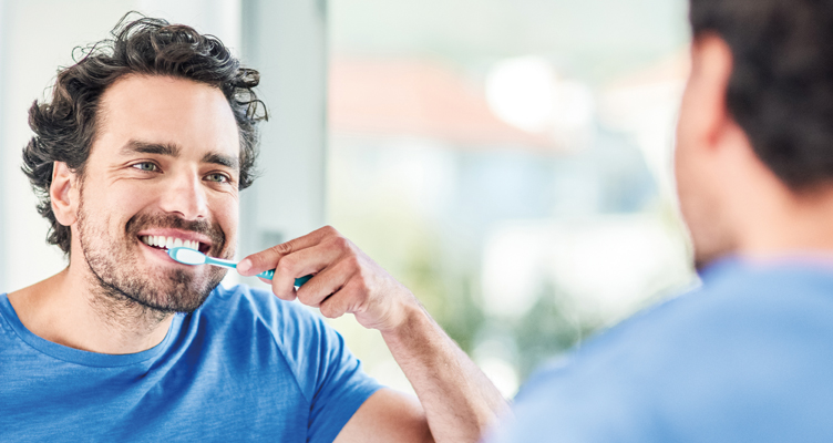 man-brushing-teeth-752x400.jpg