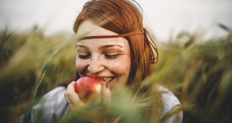 woman-eating-apple-752x400.jpg