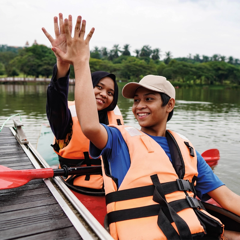 couple-kayaking-800x800.webp