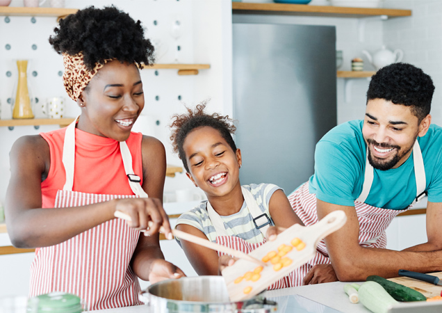 family-cooking-together-636x450-2.jpg